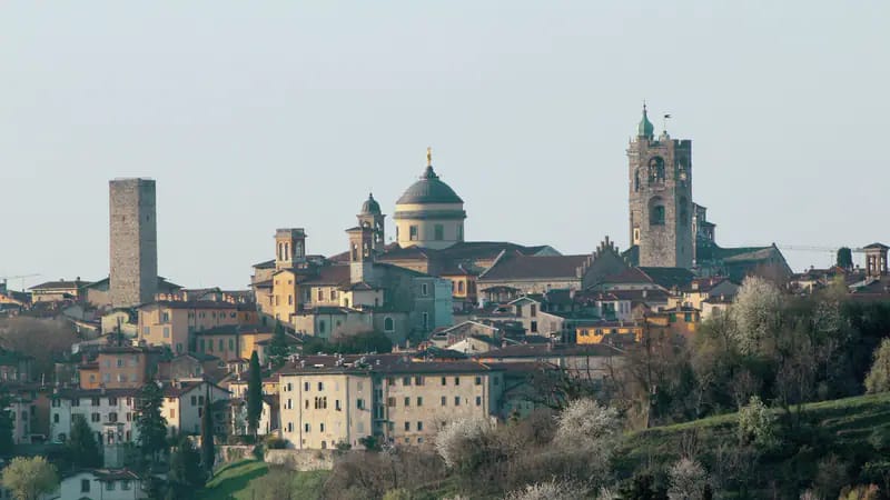 La Città Alta di Bergamo con le sue torri e cupole