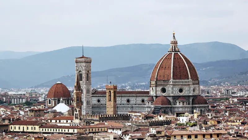 Firenze con la cupola del Brunelleschi e le colline intorno